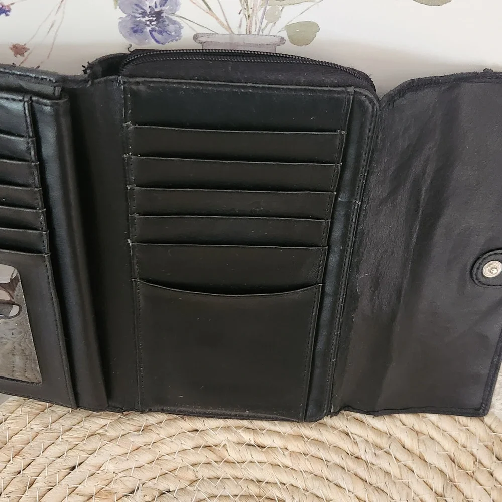 Wilsons Leather Black Trifold Checkbook Wallet Gold Logo ID Window Zip Pocket
